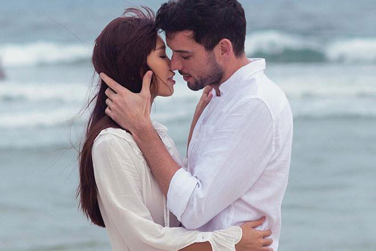 Hà Anh là một trong những sao Việt lấy chồng Tây. Tháng 7/2016, chân dài làm đám cưới với anh chàng giáo viên mang quốc tịch Anh tên Olly.