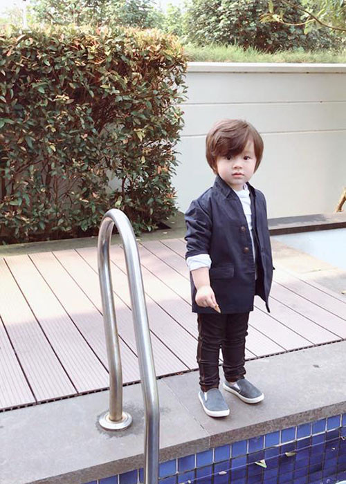 Giống bé Mộc Trà, bé Túc Mạch cũng được Elly Trần cho ăn diện sành điệu ngay từ khi còn nhỏ.