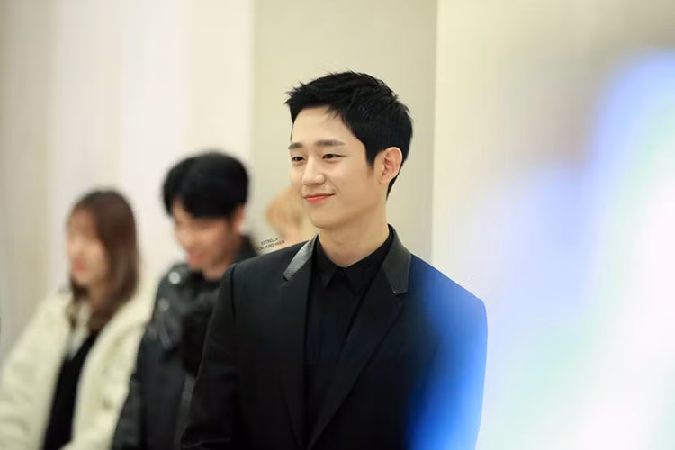 Jung Hae In miệt mài đóng phim nhưng chỉ được giao các vai phụ. Ảnh: Twitter
