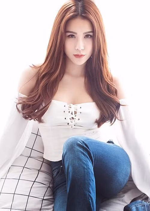 Diệp Lâm Anh hướng tới hình ảnh nữ ca sĩ, diễn viên quyến rũ, đầy mạnh mẽ.