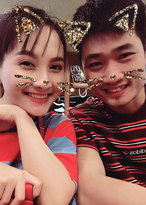 Vợ chồng sao Việt Bảo Thanh dẫn con trai đi chơi.