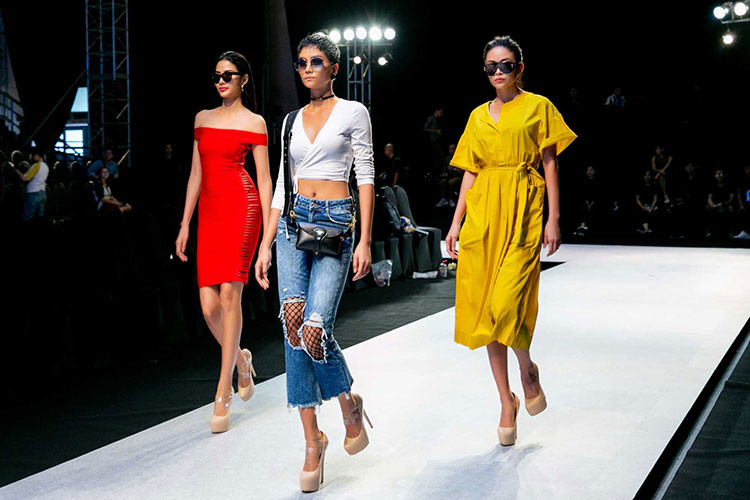 Top 3 Hoa hậu Hoàn vũ Việt Nam 2017 sẽ là người mẫu mở màn cho chương trình.