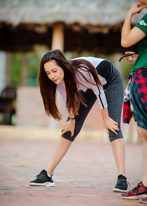 Hình ảnh Mai Phương Thúy khởi động kỹ trước khi chạy.