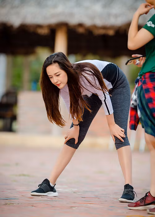 Hình ảnh Mai Phương Thúy khởi động kỹ trước khi chạy.