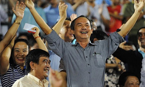 có làm bầu Đức nghĩ lại?