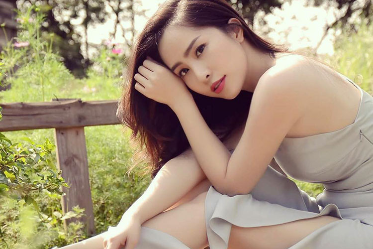 Quỳnh Nga chia sẻ: “Lo lắng chính là điều vô bổ nhất trên đời. Nó giống như việc bạn cầm một chiếc ô và chạy vòng vòng đợi trời mưa xuống”.