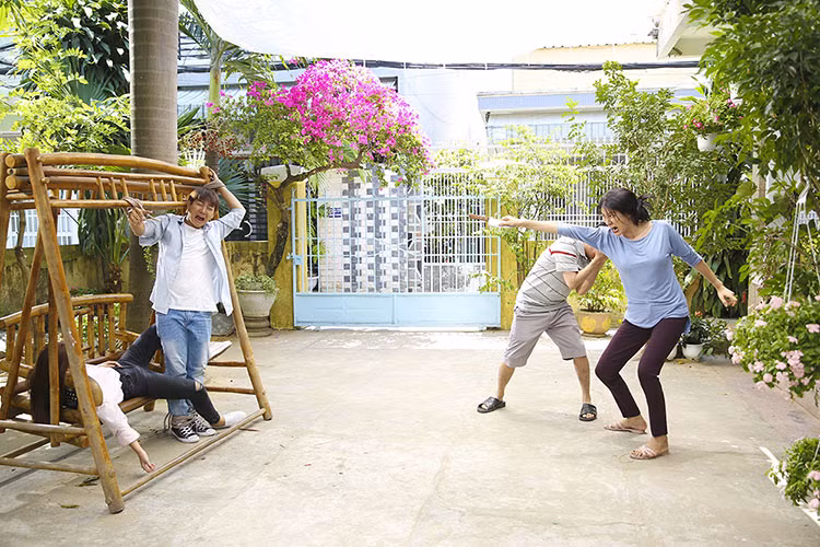 Trang Trần tiết lộ ban đầu cô muốn đóng vai cô gái trẻ trung, tính tình thất thường nhưng khi casting, cô bị trượt vì hình ảnh không phù hợp.