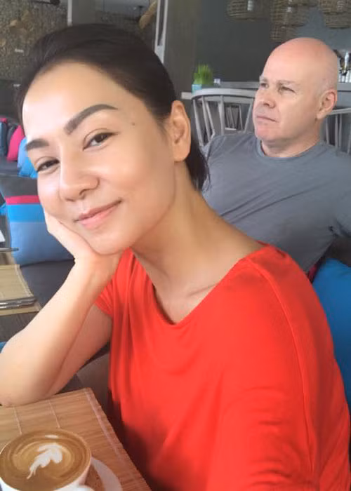 Thu Minh chia sẻ: “Gấu Bố vừa nói: “Em chỉ cần trẻ đẹp vui vẻ, thích làm gì thì làm và hạnh phúc bên 2 bố con anh, còn mọi thứ đã có anh lo”.