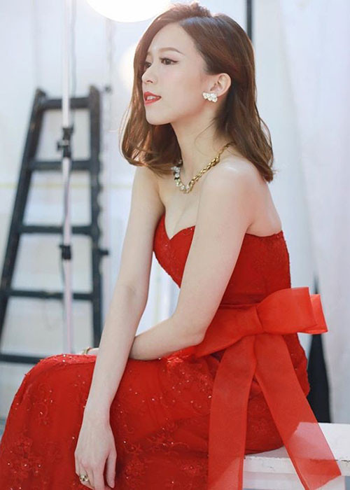 Huỳnh Chỉ Tinh sinh năm 1990, sở hữu nhan sắc xinh đẹp. Năm 2012, cô bước chân vào làng giải trí với vai trò người mẫu. Ảnh: Weibo