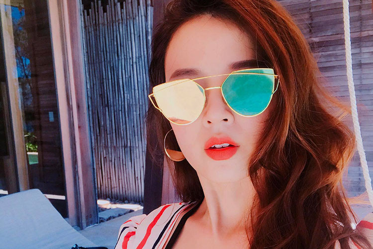 Midu tâm sự về tình yêu, công việc: “Trong chuyện làm ăn càng táo bạo mãnh liệt bao nhiêu thì trong chuyện tình cảm càng ngày càng thấy mình mong manh yếu đuối. Thế mới thấy trên đời cứ việc gì giải quyết bằng con tim vẫn luôn khó khăn hơn là giải quyết bằng đầu óc. Mà nhiều lúc cứ thuận theo tự nhiên, duyên số sẽ an bài”.