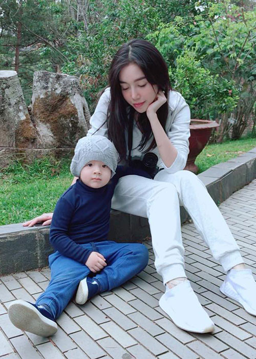 Elly Trần thường xuyên chia sẻ hình ảnh bé Túc Mạch trên trang cá nhân.