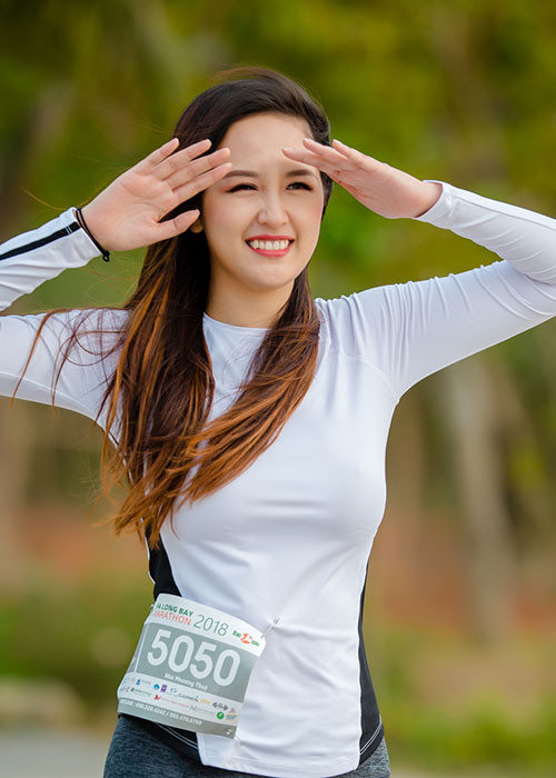 Mới đây, người đẹp sinh năm 1987 có mặt tại Hạ Long tham gia hoạt động chạy bộ gây quỹ phẫu thuật nụ cười cho những trẻ em bị dị tật trên khuôn mặt.