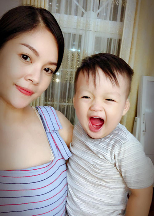 Niềm vui của Dương Cẩm Lynh là con trai đầu lòng kháu khỉnh.