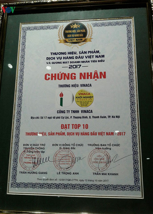 Công ty TNHH VINACA từng được trao chứng nhận thương hiệu đạt tốp 10 thương hiệu, sản phẩm, dịch vụ hàng đầu Việt nam 2017 (nguồn: trang web của công ty TNHH VINACA).