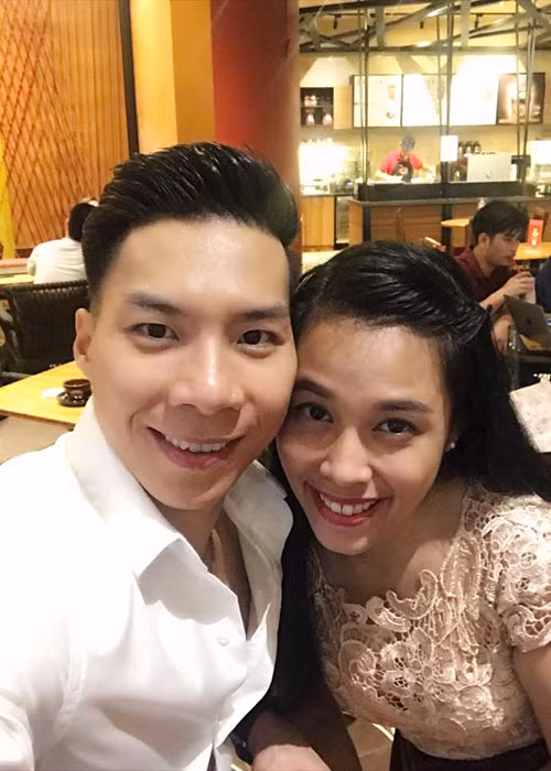 Quốc Nghiệp cũng đã lập gia đình. Bà xã của anh là nữ ca sĩ Ngọc Mai.