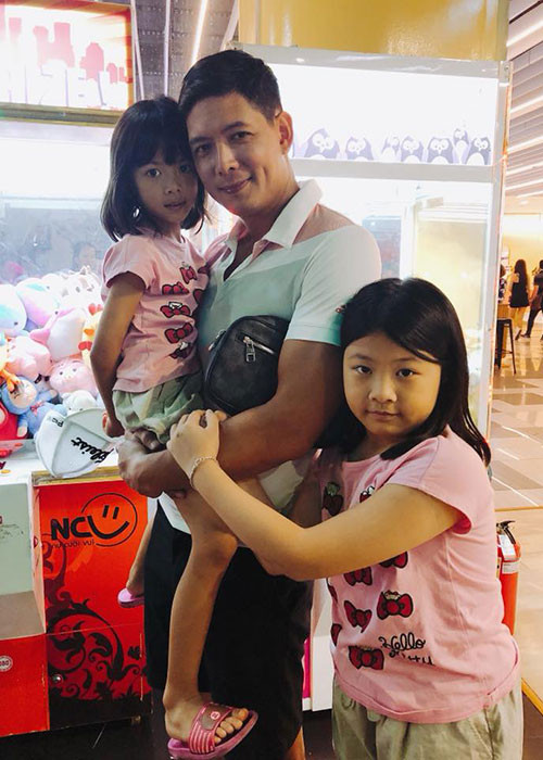 Con gái của Bình Minh càng lớn càng giống bố và được Bình Minh hết mực cưng chiều.