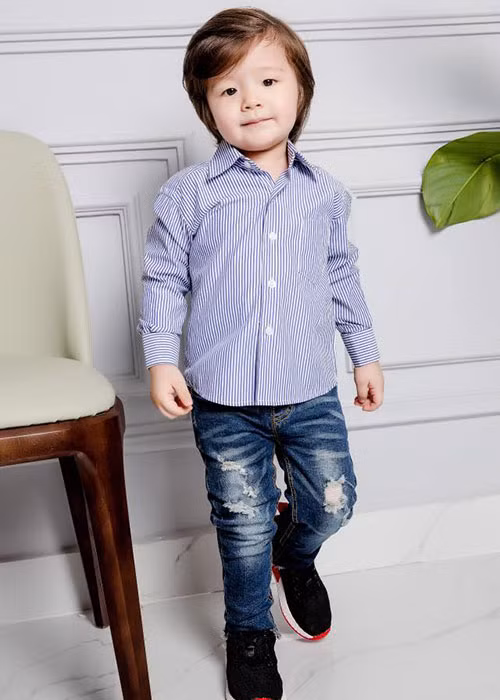 Dù còn rất nhỏ nhưng bé Túc Mạch đã làm người mẫu ảnh.