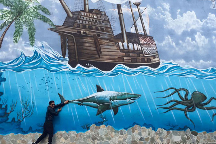 Trong các chuyến lưu diễn nước ngoài, Quốc Cơ và Quốc Nghiệp đều tranh thủ khám phá các địa danh nổi tiếng.