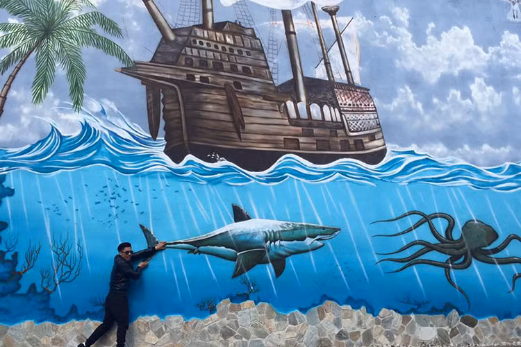 Trong các chuyến lưu diễn nước ngoài, Quốc Cơ và Quốc Nghiệp đều tranh thủ khám phá các địa danh nổi tiếng.