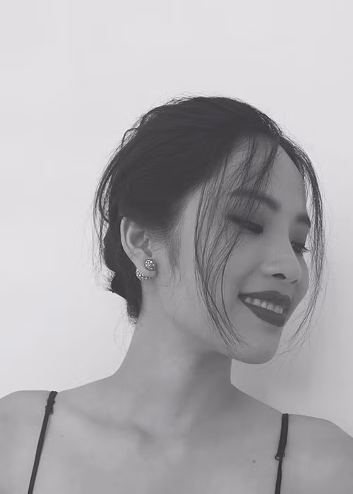 Lệ Nam từng gây xôn xao về chuyện tình đồng tính. Hiện tại, cô vẫn hạnh phúc bên người yêu Bảo Thy.