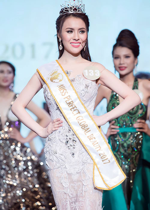 Tháng 12/2017, Thư Dung đăng quang cuộc thi Miss perfect global beauty 2017 (Hoa hậu Sắc đẹp Hoàn mỹ Toàn cầu) tại Hàn Quốc.