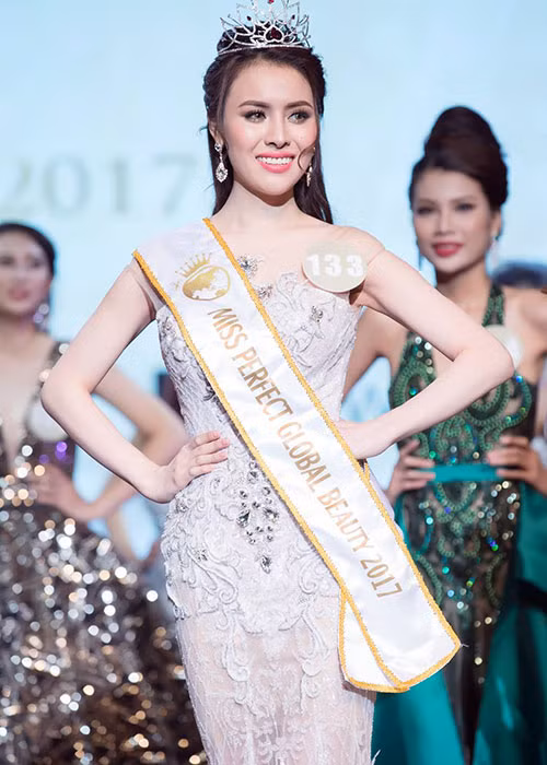 Tháng 12/2017, Thư Dung đăng quang cuộc thi Miss perfect global beauty 2017 (Hoa hậu Sắc đẹp Hoàn mỹ Toàn cầu) tại Hàn Quốc.