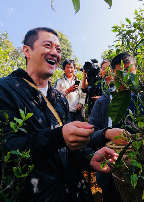 Những năm gần đây, Lý Á Bằng gần như ở ẩn. Anh tập trung kinh doanh và làm từ thiện. Ảnh: Weibo
