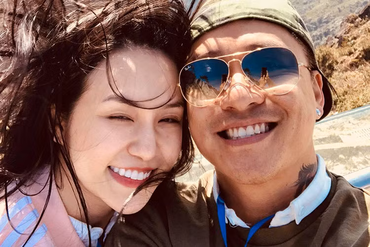 Nam ca sĩ "Nắm lấy tay ai" từng chia sẻ rằng không ai chiều vợ bằng anh.