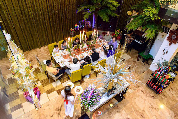 Mỗi dịp Giáng sinh, Tết Nguyên Đán, Mr Đàm thường xuyên trang hoàng nhà cửa. Ảnh: FBNV