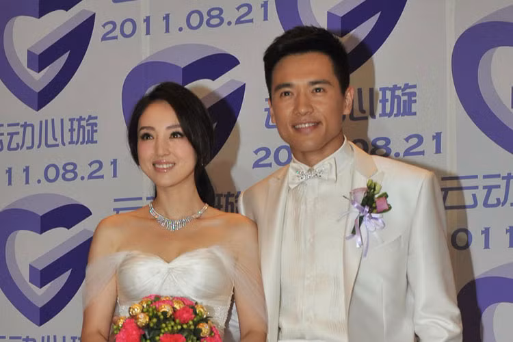 Cao Vân Tường và Đổng Tuyền kết hôn vào năm 2011. Cặp đôi hiện có một cô con gái chung. Ảnh: Sina