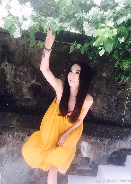 Hình ảnh Ôn Bích Hà đẹp không tỳ vết được chia sẻ trên trang cá nhân.