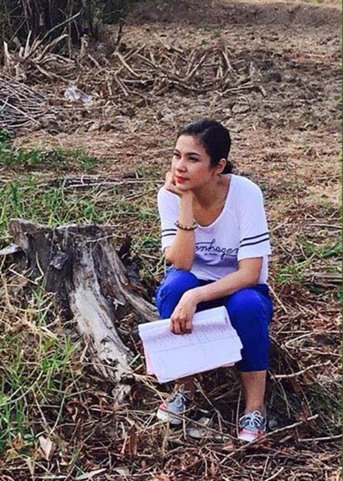 Trở lại làng giải trí sau những chuyện buồn tình cảm, Việt Trinh chuyển từ đóng phim sang làm đạo diễn và thử sức làm MC.