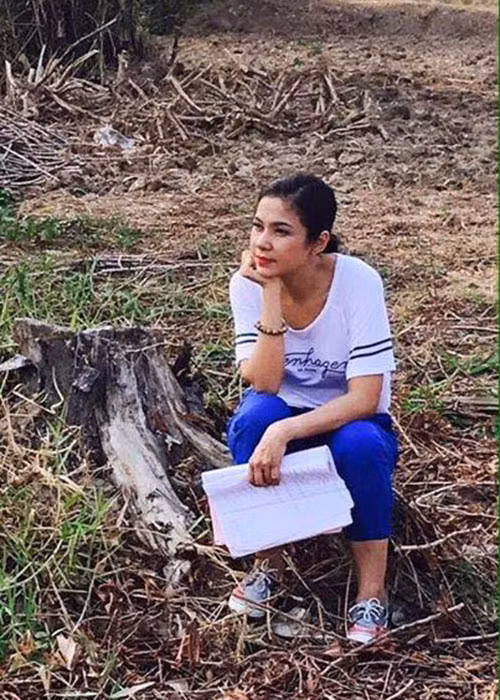 Trở lại làng giải trí sau những chuyện buồn tình cảm, Việt Trinh chuyển từ đóng phim sang làm đạo diễn và thử sức làm MC.