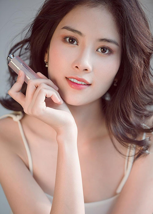 Lệ Nam sở hữu gương mặt xinh đẹp, vóc dáng thon gọn với chiều cao 1m75.