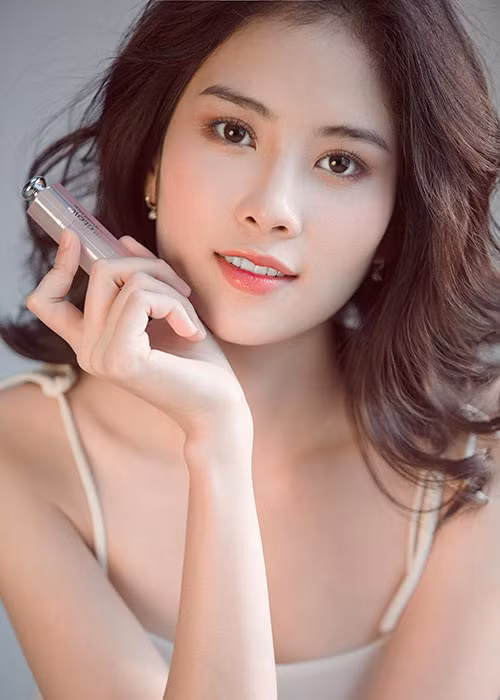 Lệ Nam sở hữu gương mặt xinh đẹp, vóc dáng thon gọn với chiều cao 1m75.