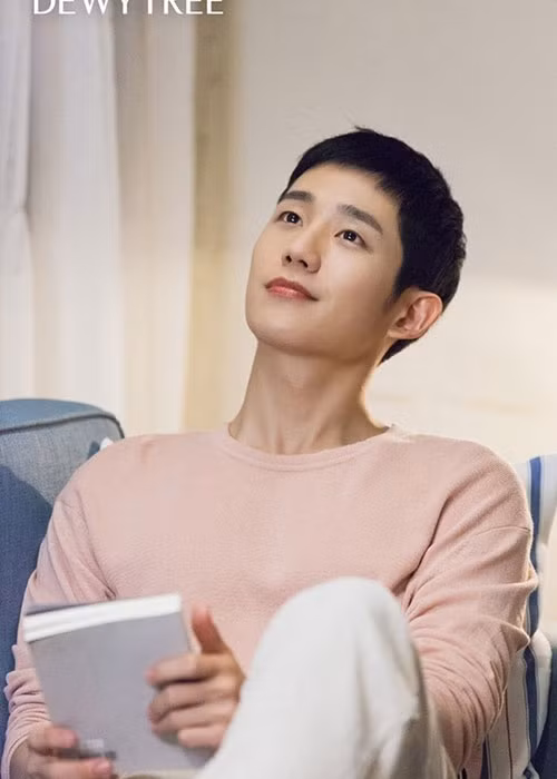 Jung Hae In có một sự khởi đầu khá muộn so với diễn viên cùng trang lứa Lee Jong Suk, Kim Woo Bin. Ảnh: Dispatch
