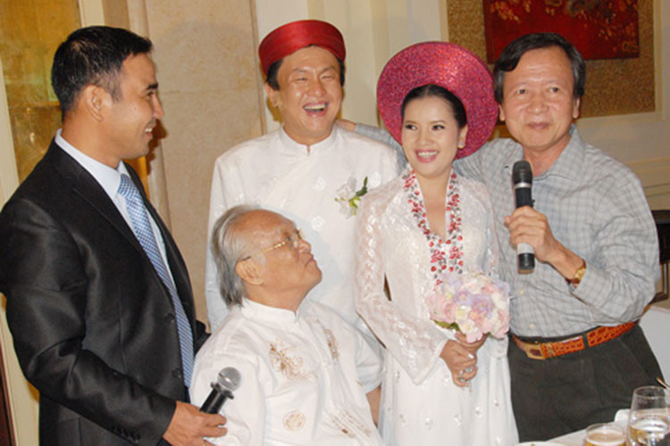 Ngọc Trinh cùng đạo diễn Kim Se Hyuk còn tổ chức hôn lễ tại Hàn Quốc. Ảnh: Zing