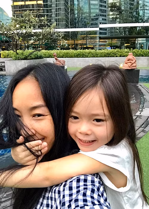 Khoảnh khắc vui đùa cùng con gái của Đoan Trang đầy bình yên, hạnh phúc.