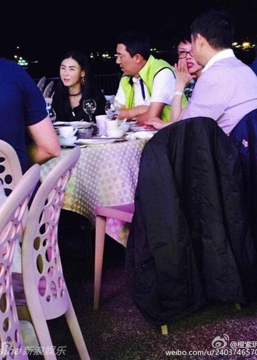 Năm 2014, Trương Bá Chi từng vướng nghi vấn hẹn hò với một đại gia Singapore. Ảnh: Weibo