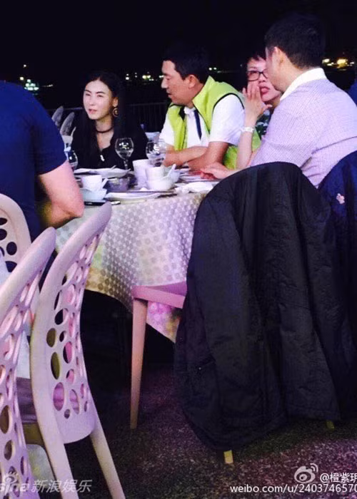 Năm 2014, Trương Bá Chi từng vướng nghi vấn hẹn hò với một đại gia Singapore. Ảnh: Weibo