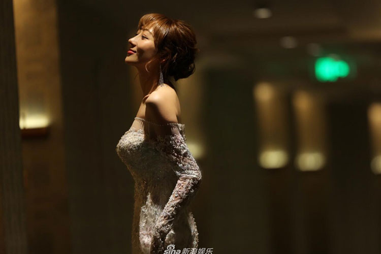 Tưởng Lệ Sa sinh năm 1985, kém Trần Hạo Dân đến 16 tuổi.