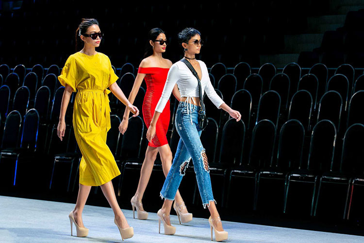 Sự xuất hiện của H’hen Niê, Hoàng Thùy và Mâu Thủy trên sàn catwalk nhận được sự mong đợi của khán giả.