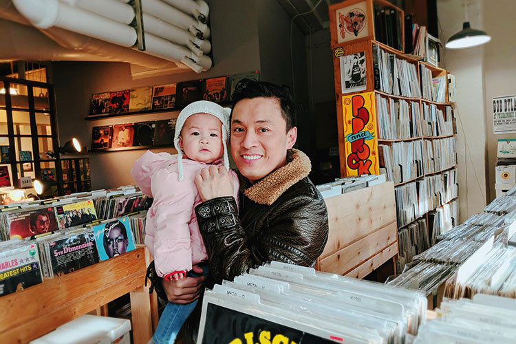 Bé Yên Lam được nhiều người nhận xét sở hữu gương mặt có nhiều nét giống bố hơn giống mẹ.