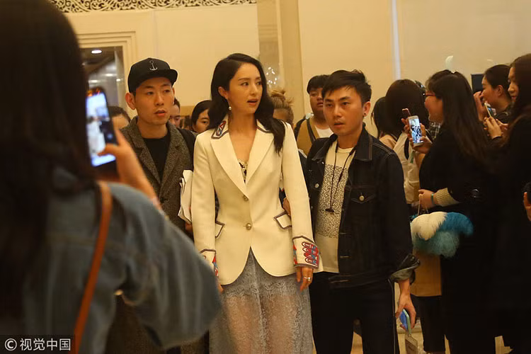 Đổng Tuyền vừa xuất hiện tại một sự kiện sau scandal Cao Vân Tường bị bắt tại Sydney vì cáo buộc tấn công tình dục một phụ nữ. Ảnh: 163