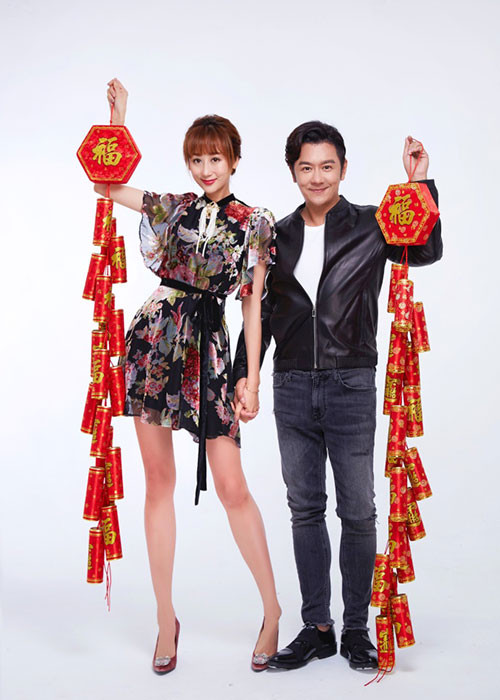 Tưởng Lệ Sa bận bịu chăm sóc con nhưng vẫn không lơ là việc làm đẹp.