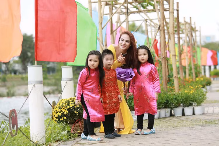 Với Duyên Anh Idol, cô làm mẹ đơn thân của một cặp song sinh. Hiện, Duyên Anh gần như ở ẩn. Ảnh: FBNV