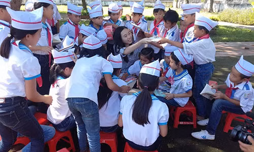 Phương Linh là thành viên lâu năm của dự án Sách hóa nông thôn.
