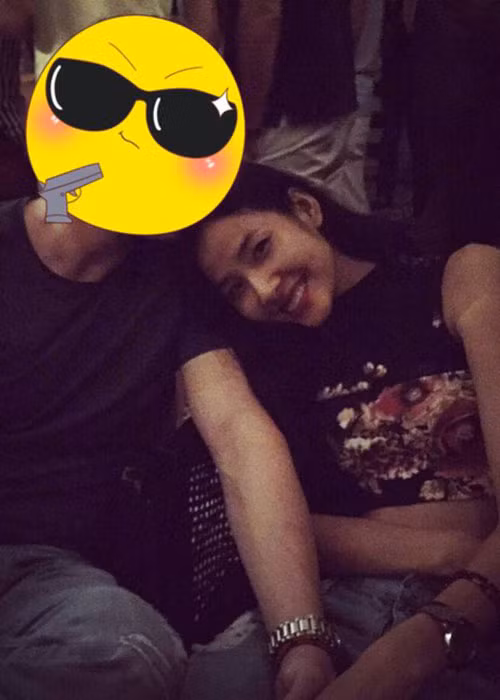 Á hậu Hoàng Thùy khá kín tiếng về chuyện tình cảm. Năm 2016, khi sống và làm việc ở Anh, cô liên tục úp mở về bạn trai ngoại quốc. Ảnh: FBNV