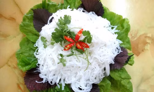 Hai chat doc dang so co trong mon “bun” khoai khau-Hinh-2