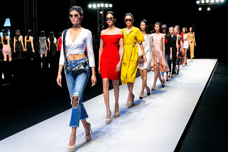 Cách đây ít lâu, Mâu Thủy cùng H'hen Niê và Hoàng Thùy đã có buổi chụp ảnh “nhá hàng” cho bộ sưu tập.